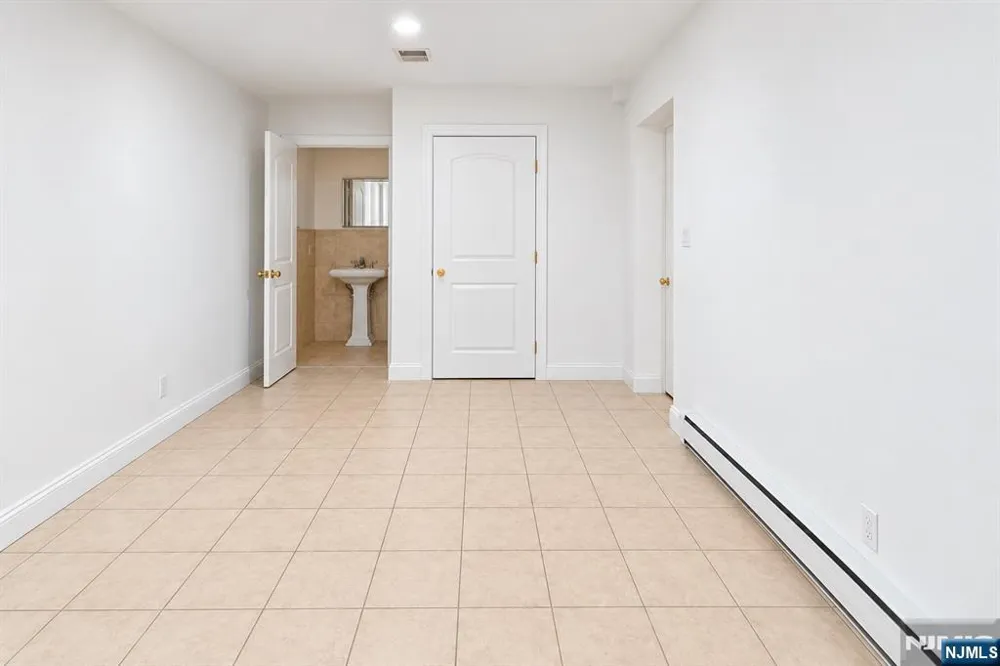 36 W Central Boulevard A Palisades Park, NJ 07650
