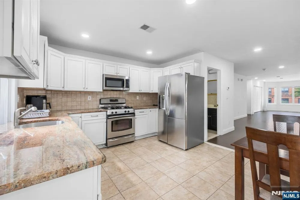 36 W Central Boulevard A Palisades Park, NJ 07650