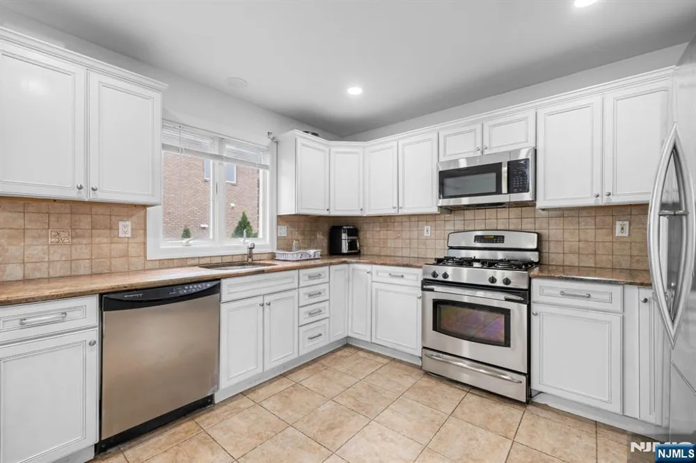 36 W Central Boulevard A Palisades Park, NJ 07650