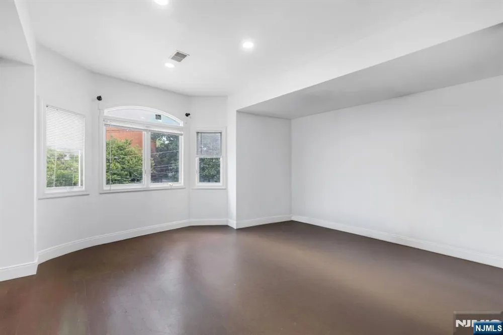 36 W Central Boulevard A Palisades Park, NJ 07650