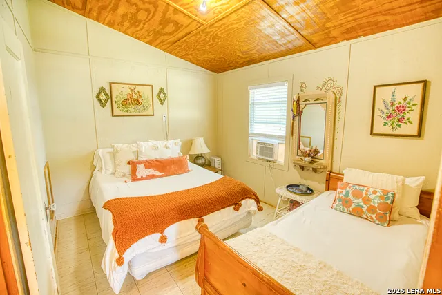 28213 US HIGHWAY 83 Concan, TX 78838