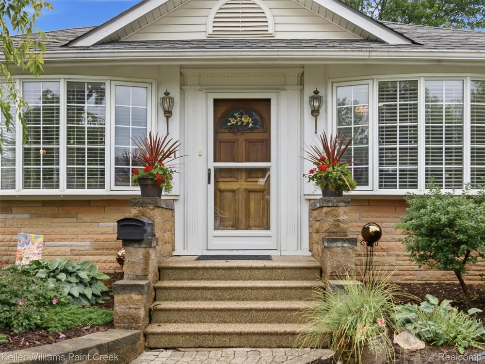 421 Castell Avenue Rochester City, MI 48307