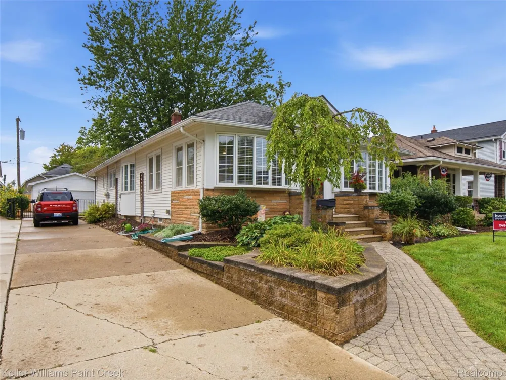 421 Castell Avenue Rochester City, MI 48307