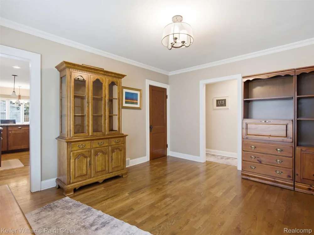 421 Castell Avenue Rochester City, MI 48307