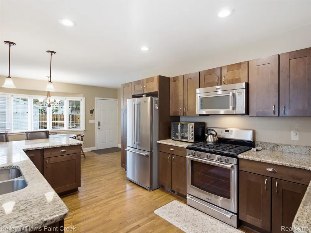 421 Castell Avenue Rochester City, MI 48307