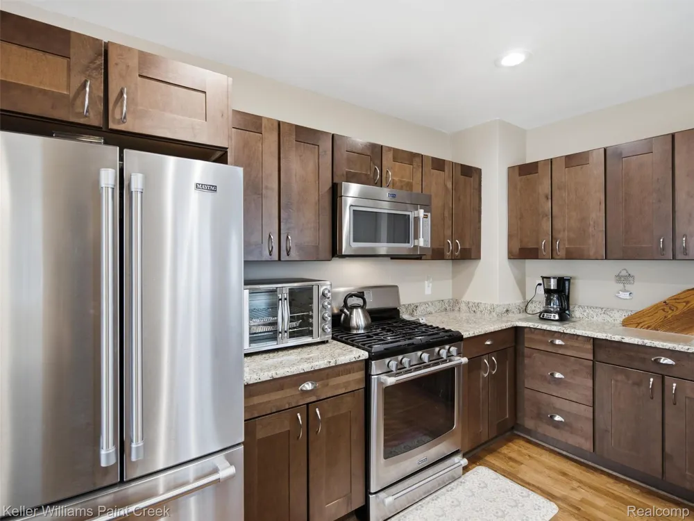 421 Castell Avenue Rochester City, MI 48307