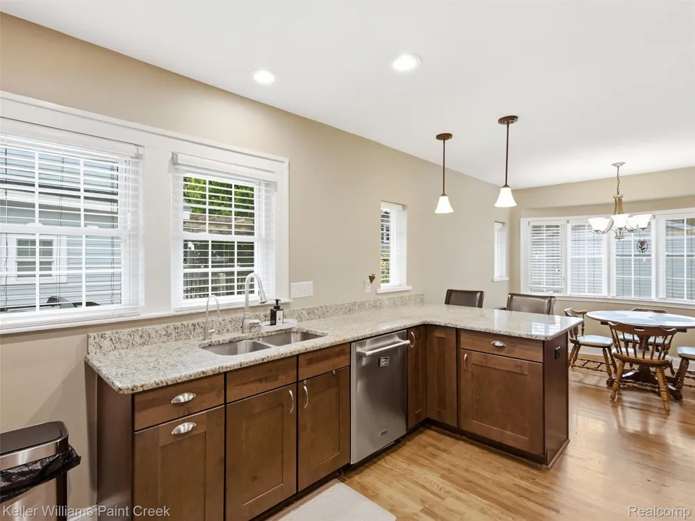 421 Castell Avenue Rochester City, MI 48307