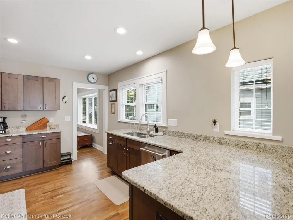 421 Castell Avenue Rochester City, MI 48307