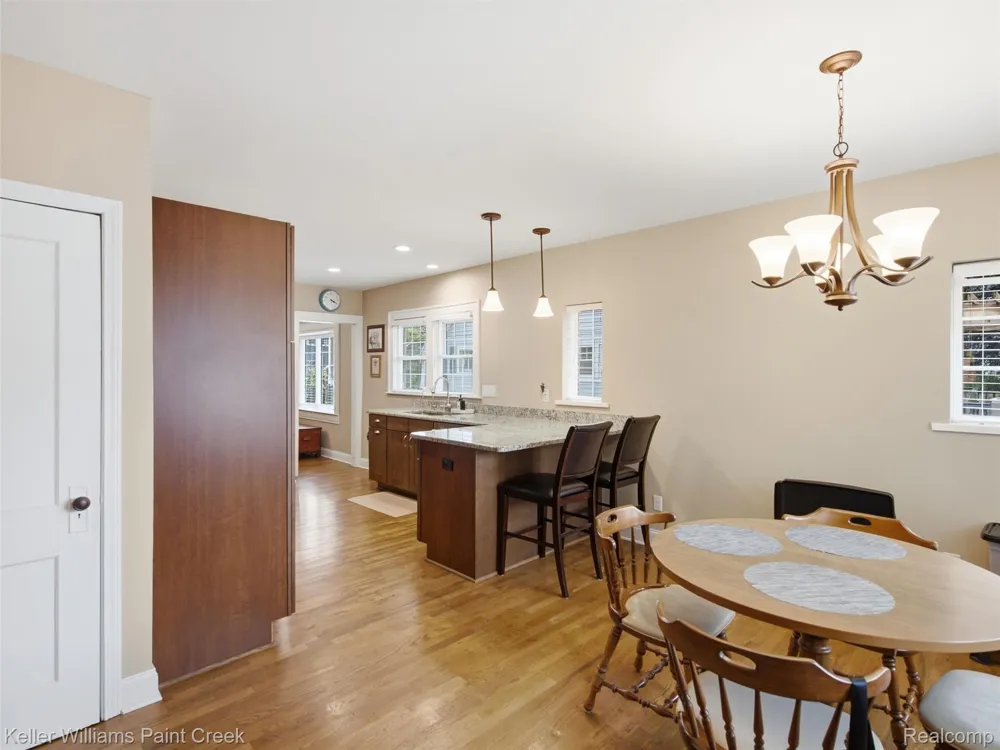 421 Castell Avenue Rochester City, MI 48307