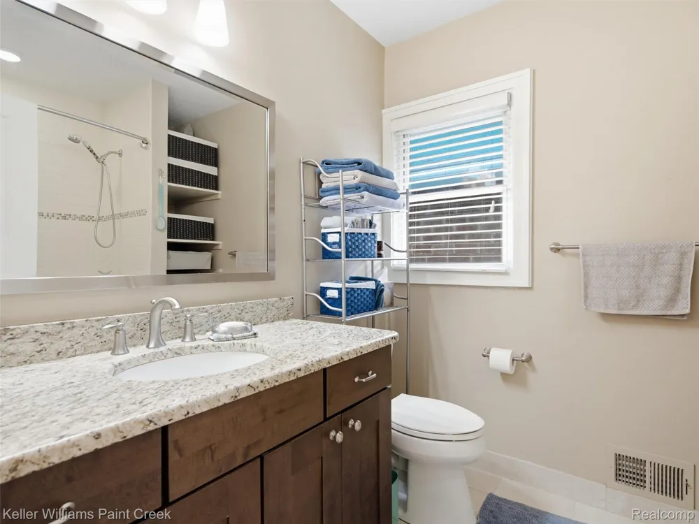 421 Castell Avenue Rochester City, MI 48307