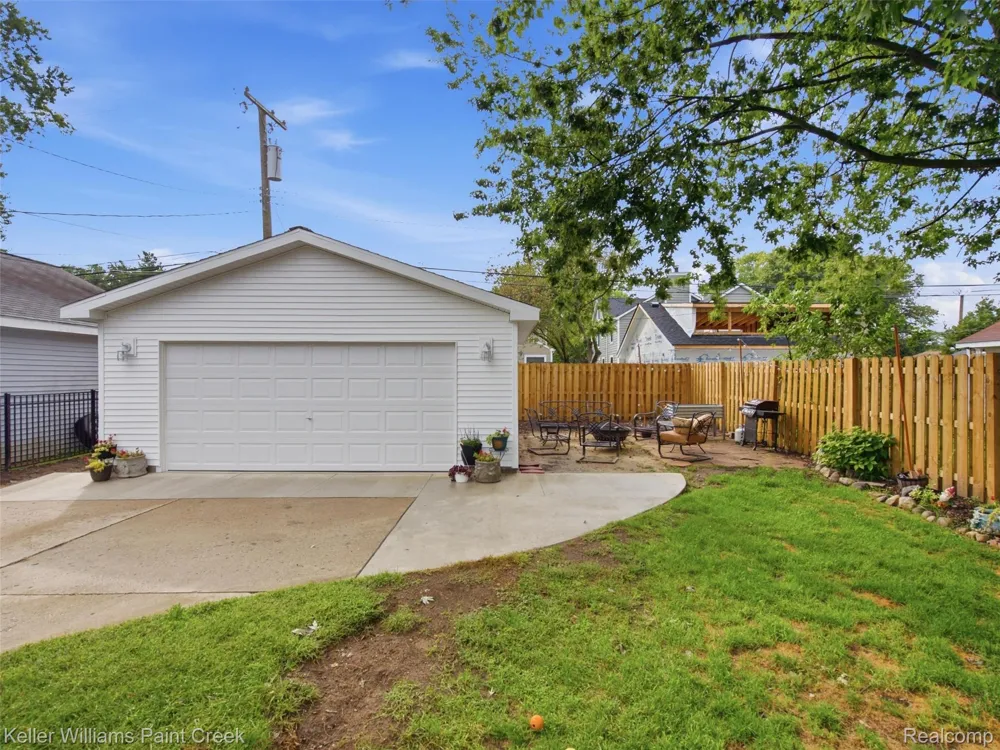 421 Castell Avenue Rochester City, MI 48307