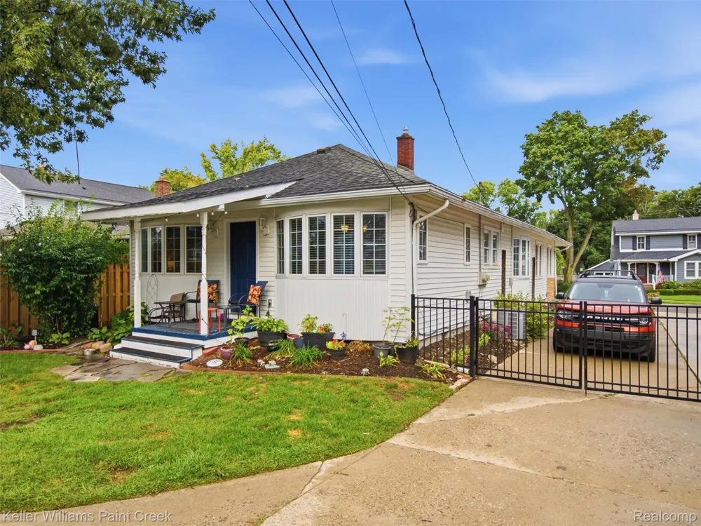 421 Castell Avenue Rochester City, MI 48307
