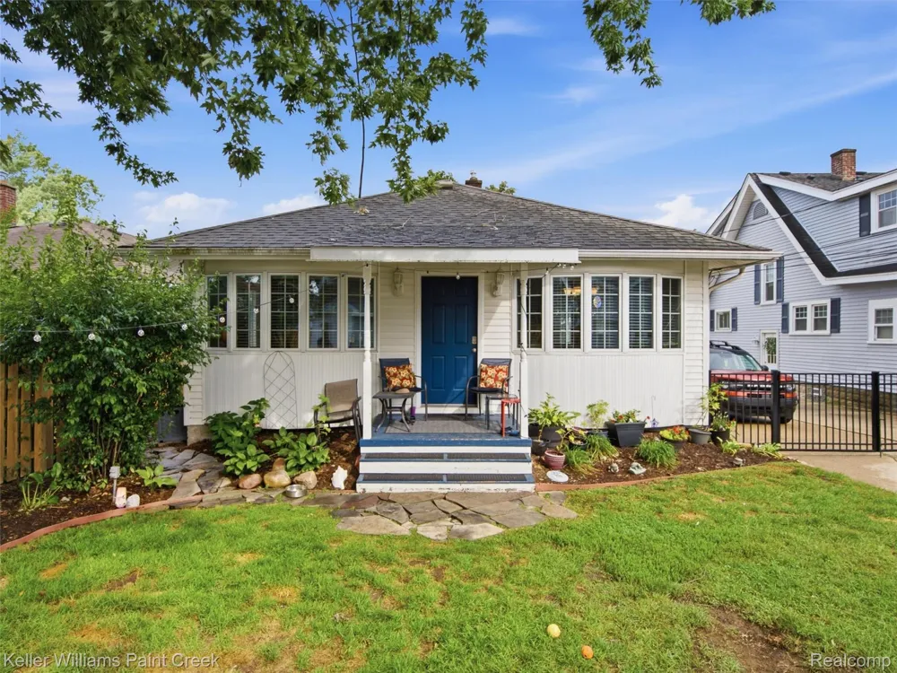 421 Castell Avenue Rochester City, MI 48307