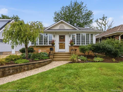 421 Castell Avenue