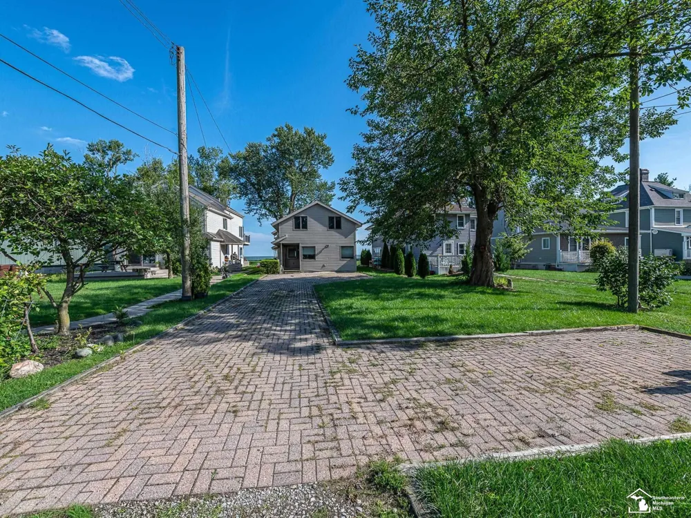 3360 Lakeshore Drive Frenchtown Township, MI 48162