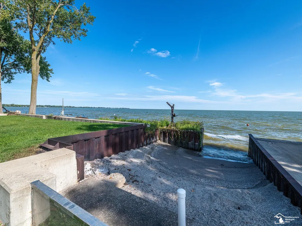 3360 Lakeshore Drive Frenchtown Township, MI 48162
