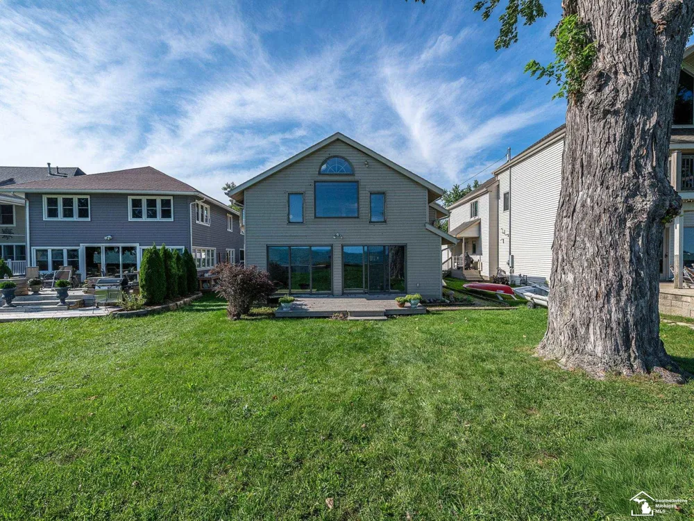 3360 Lakeshore Drive Frenchtown Township, MI 48162