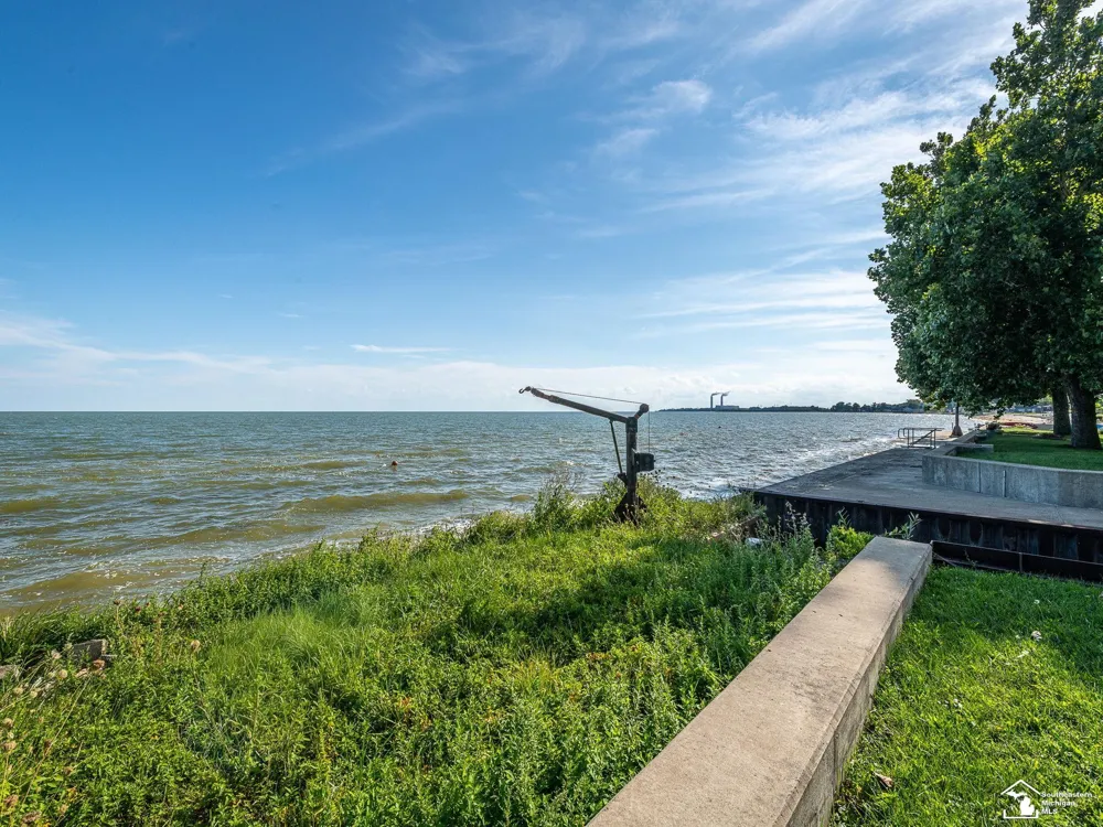3360 Lakeshore Drive Frenchtown Township, MI 48162