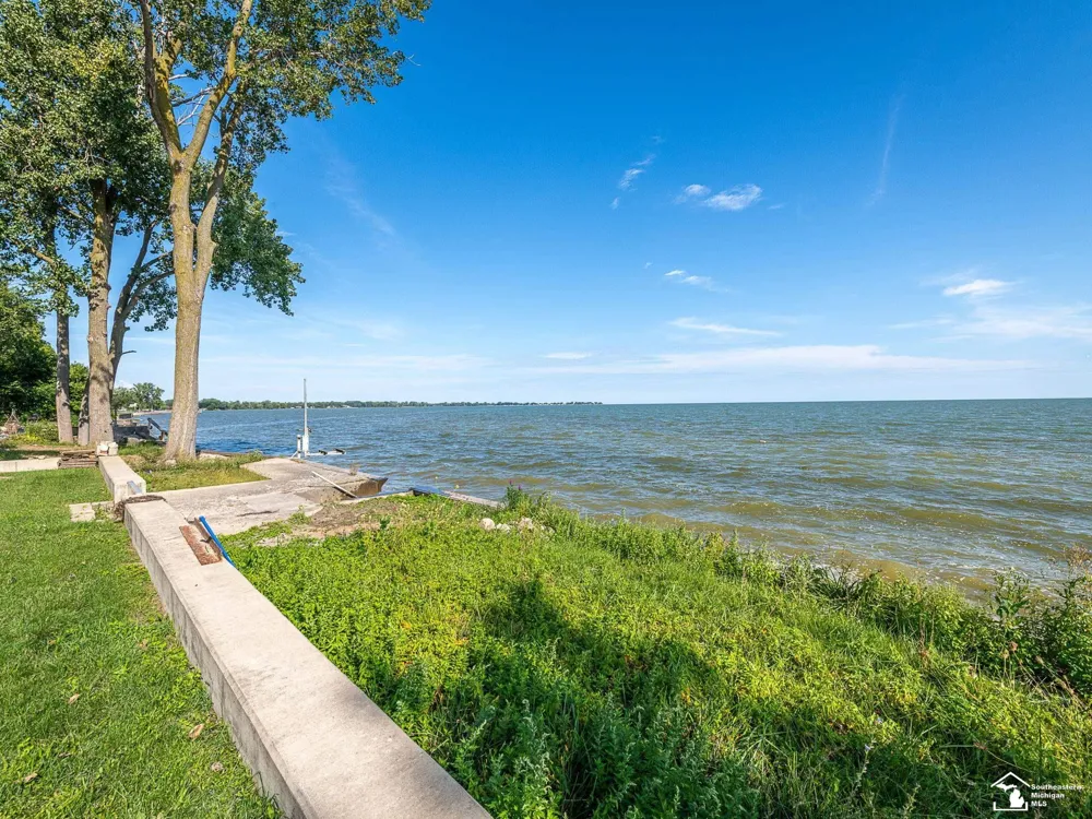 3360 Lakeshore Drive Frenchtown Township, MI 48162