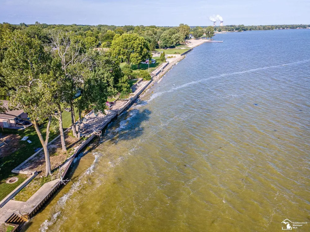 3360 Lakeshore Drive Frenchtown Township, MI 48162