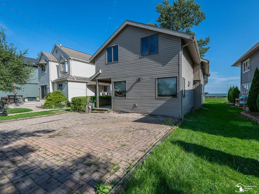 3360 Lakeshore Drive Frenchtown Township, MI 48162
