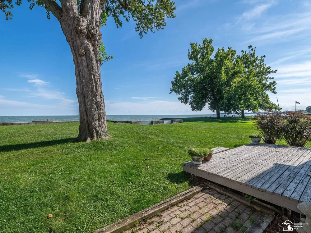 3360 Lakeshore Drive Frenchtown Township, MI 48162
