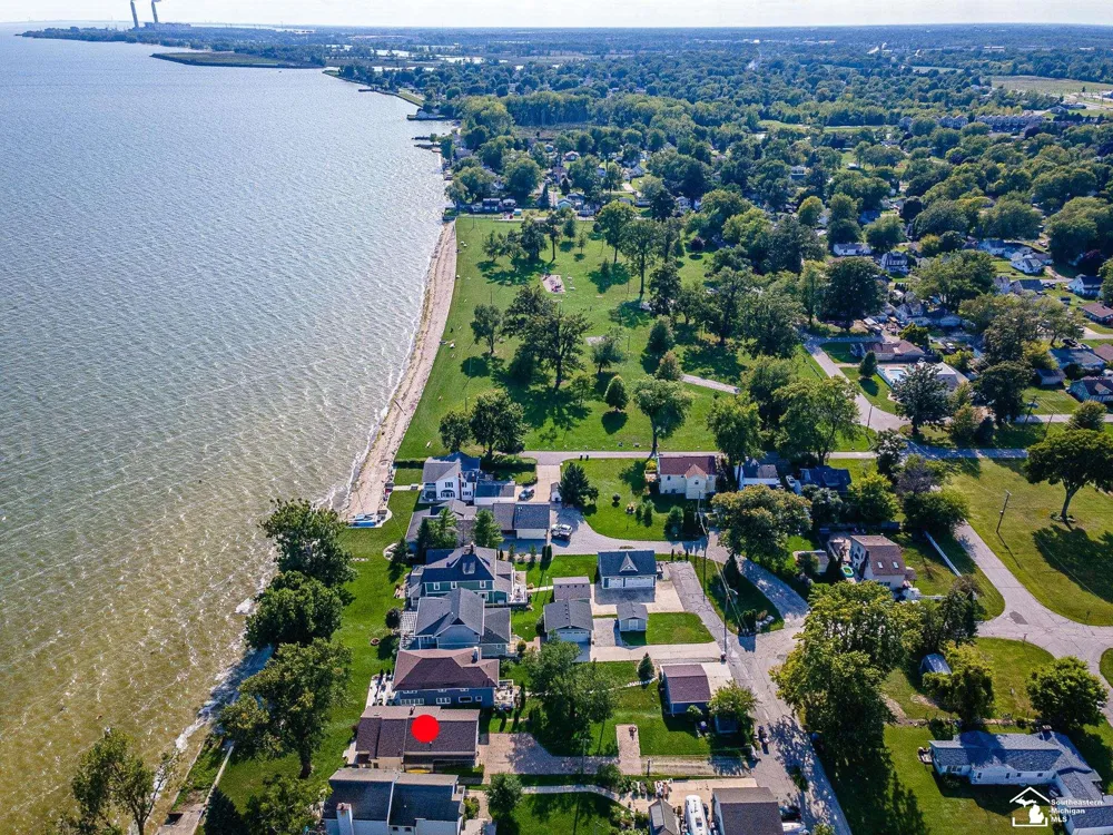 3360 Lakeshore Drive Frenchtown Township, MI 48162