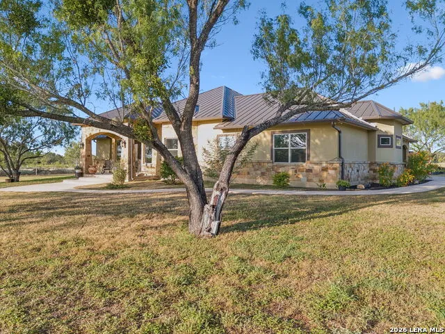 230 Casarez Rd Pleasanton, TX 78064