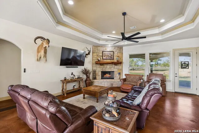 230 Casarez Rd Pleasanton, TX 78064