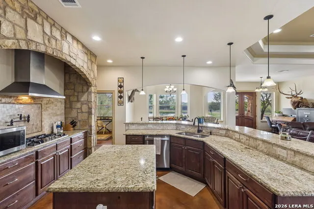 230 Casarez Rd Pleasanton, TX 78064