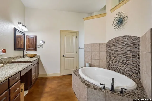 230 Casarez Rd Pleasanton, TX 78064