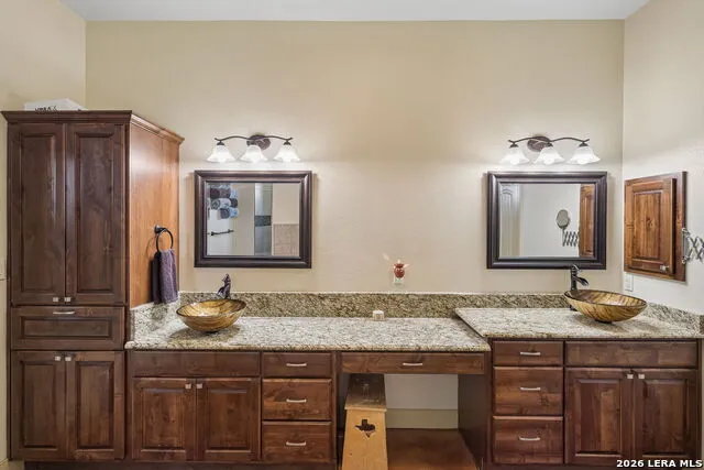 230 Casarez Rd Pleasanton, TX 78064