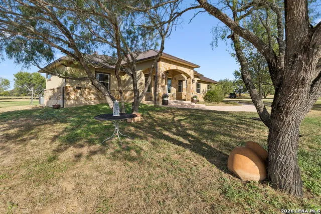 230 Casarez Rd Pleasanton, TX 78064