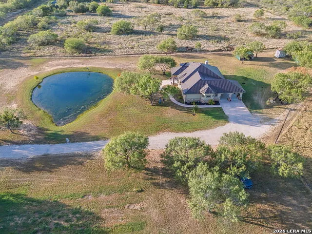 230 Casarez Rd Pleasanton, TX 78064