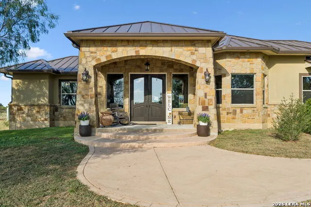 230 Casarez Rd Pleasanton, TX 78064