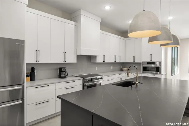 330 PRESTON TRL Boerne, TX 78006