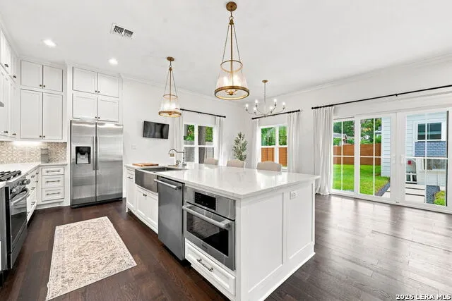 301 OGDEN LN Alamo Heights, TX 78209