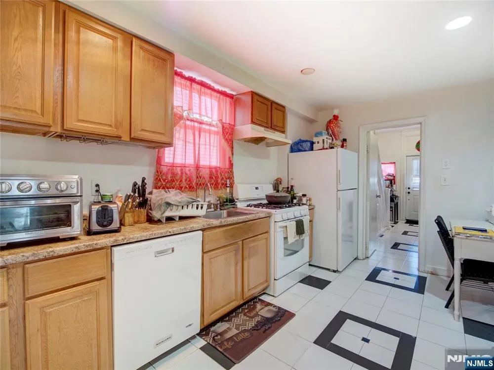 139-141 Richelieu Terrace Newark, NJ 07106