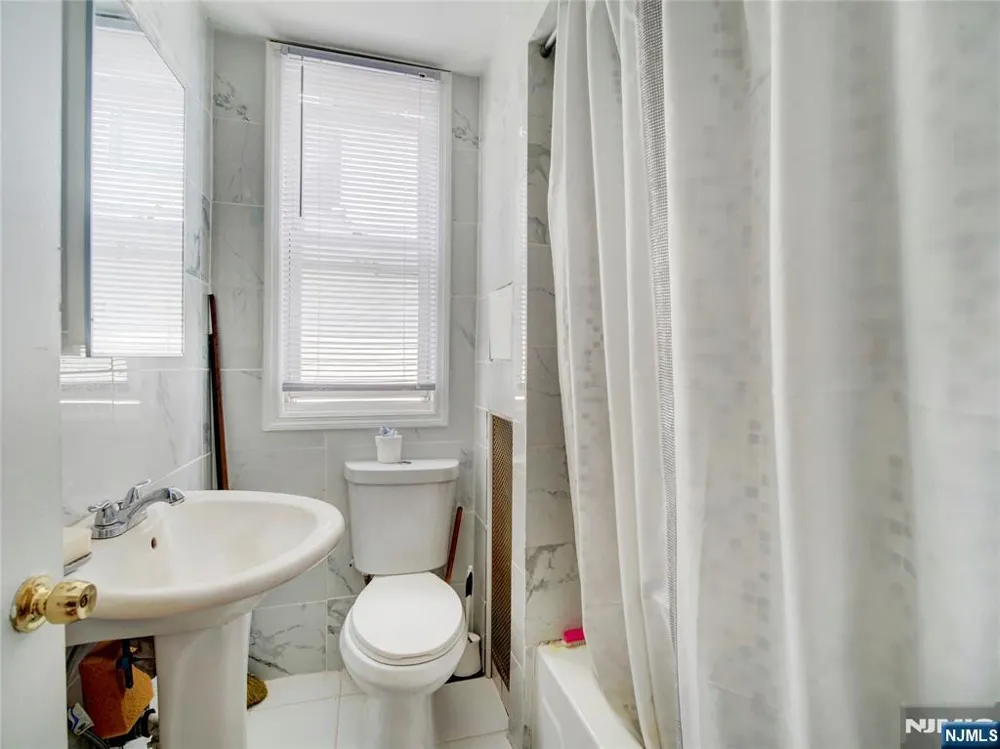 139-141 Richelieu Terrace Newark, NJ 07106