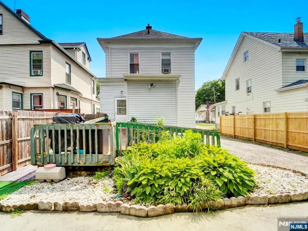 139-141 Richelieu Terrace Newark, NJ 07106