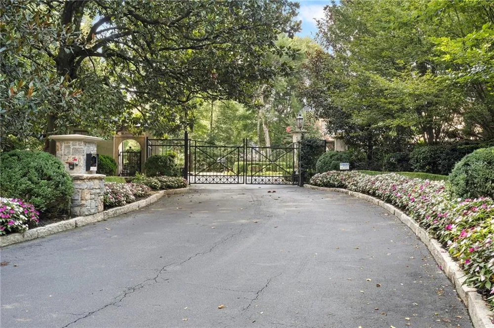 675 W Paces Ferry, #4 Road NW Atlanta, GA 30327