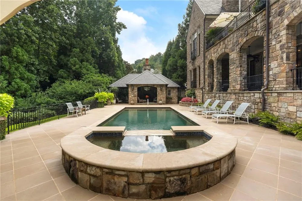 675 W Paces Ferry, #4 Road NW Atlanta, GA 30327