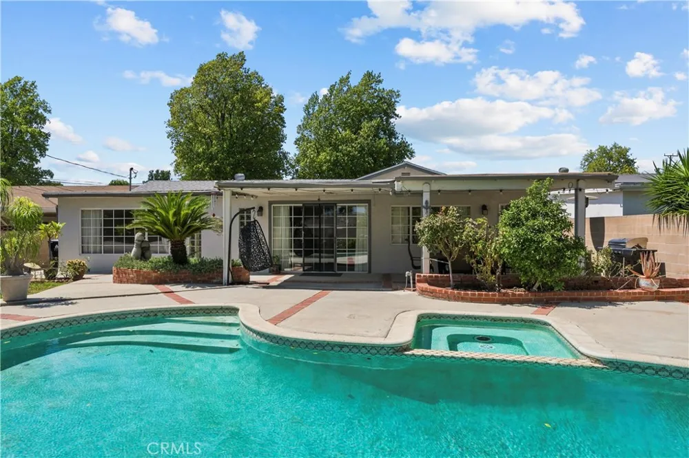 8842 Sophia North Hills, CA 91343