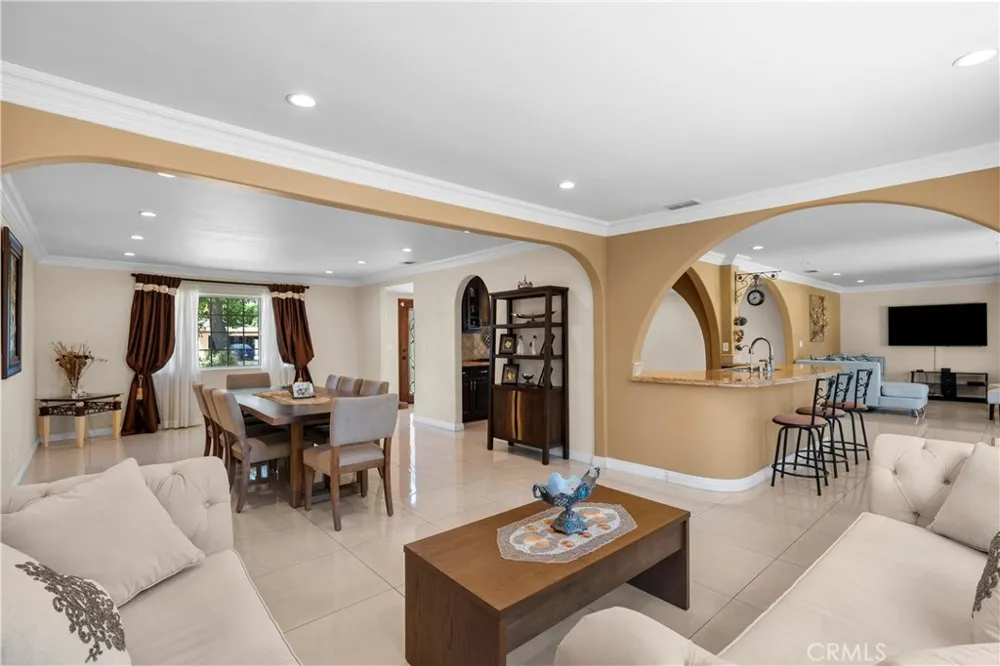 8842 Sophia North Hills, CA 91343