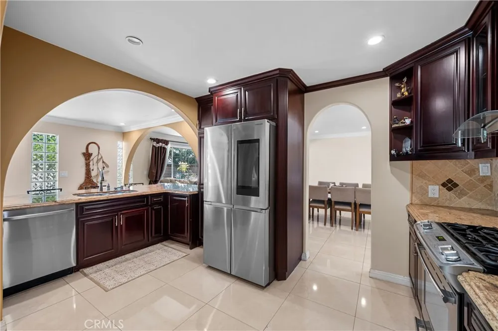 8842 Sophia North Hills, CA 91343