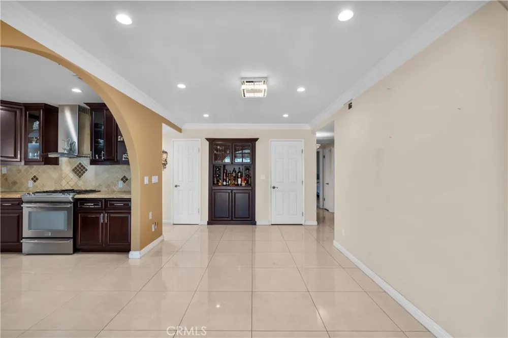 8842 Sophia North Hills, CA 91343