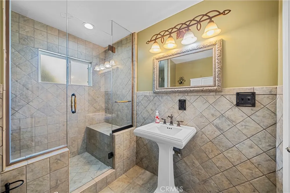 8842 Sophia North Hills, CA 91343
