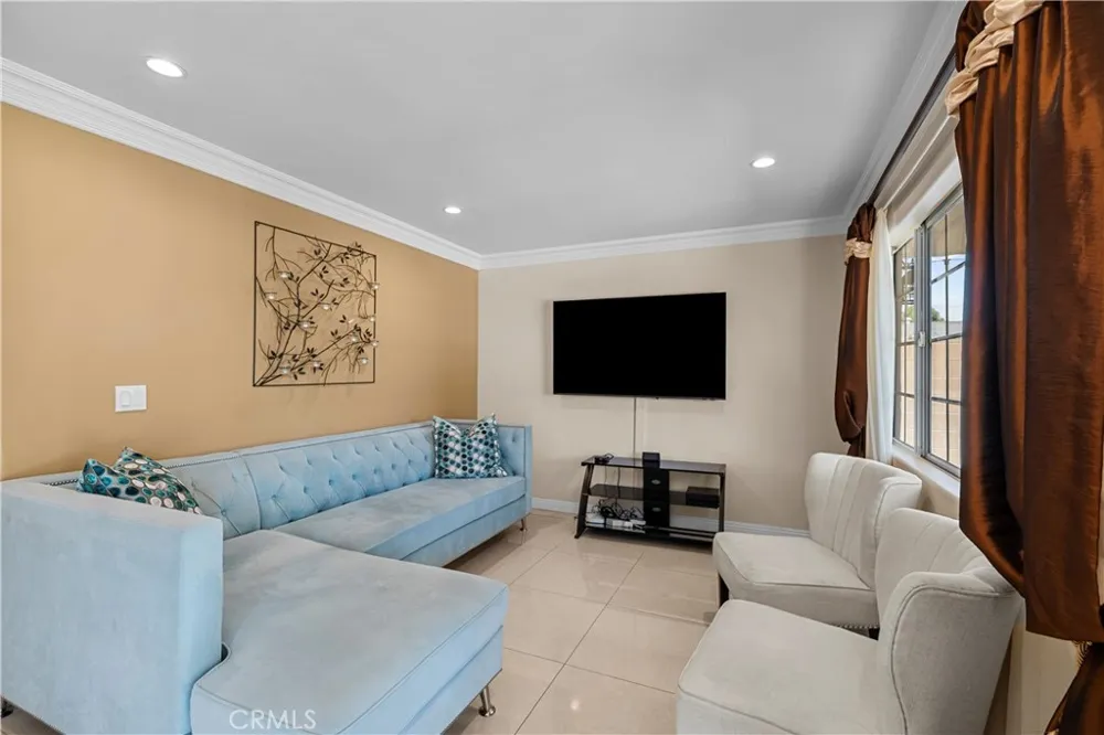 8842 Sophia North Hills, CA 91343
