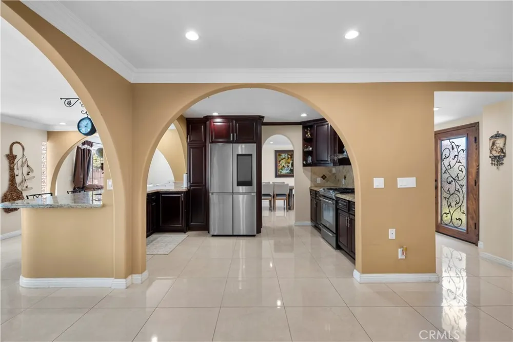 8842 Sophia North Hills, CA 91343