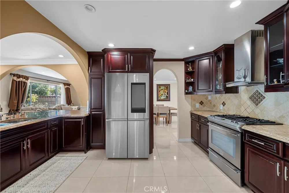 8842 Sophia North Hills, CA 91343